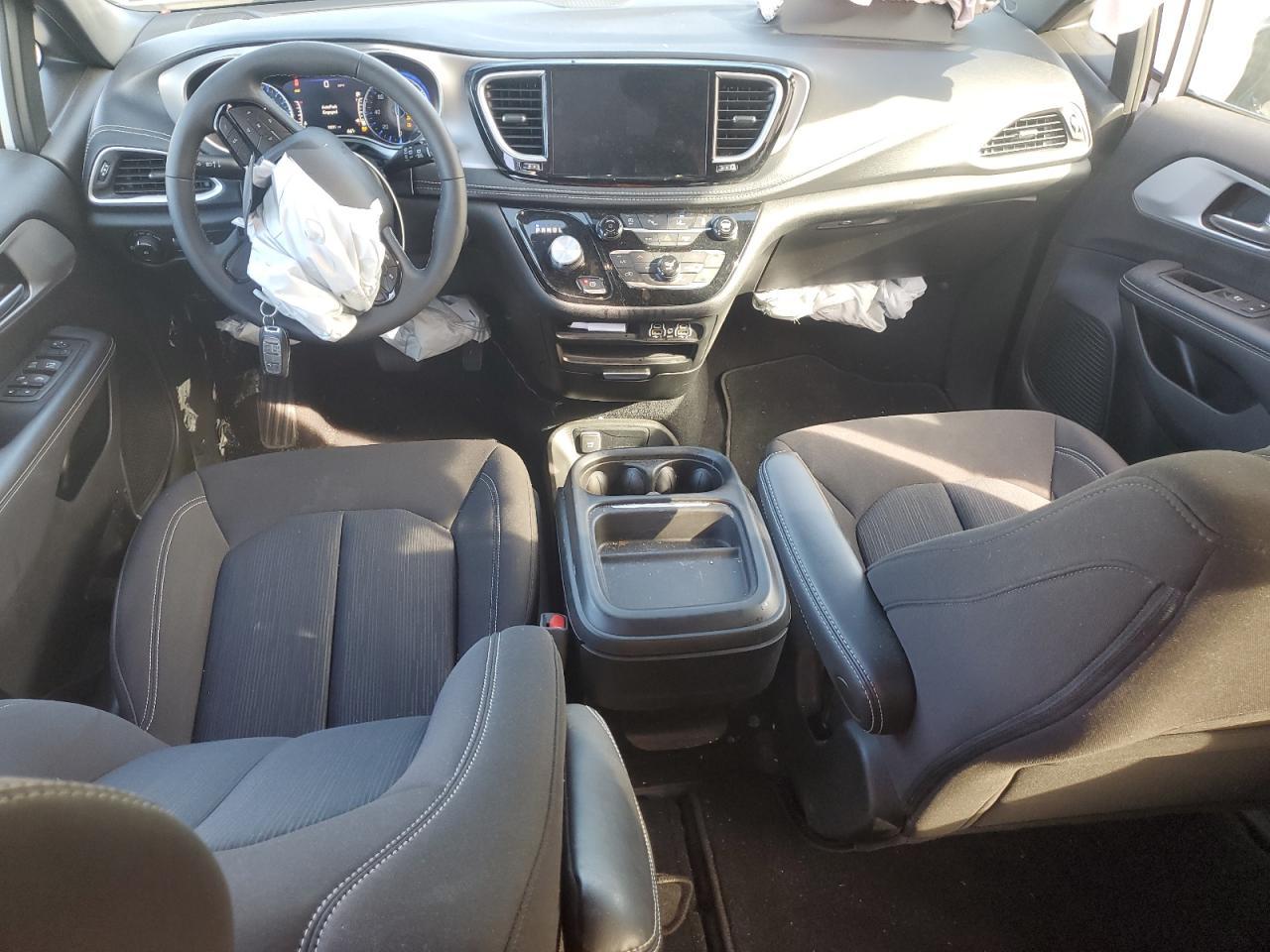 2024 Chrysler Pacifica Touring