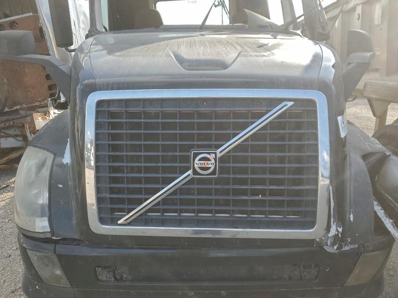 2014 Volv O vnl Semi Truck