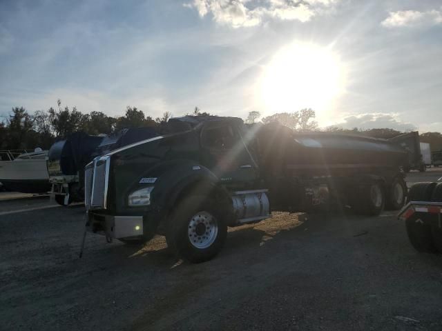 2020 Kenworth T880 Dump Truck
