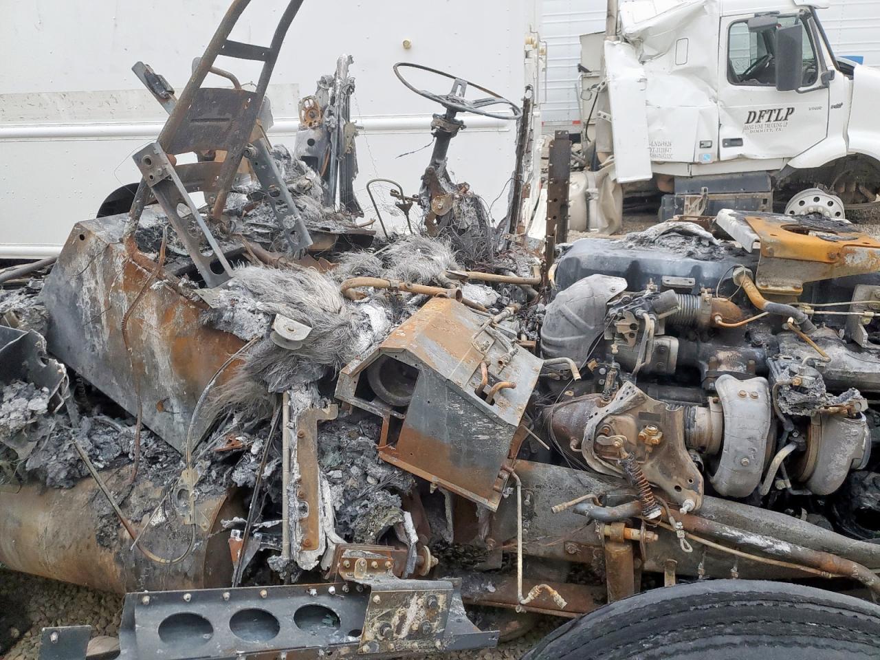 2013 Kenworth T600 Semi Truck