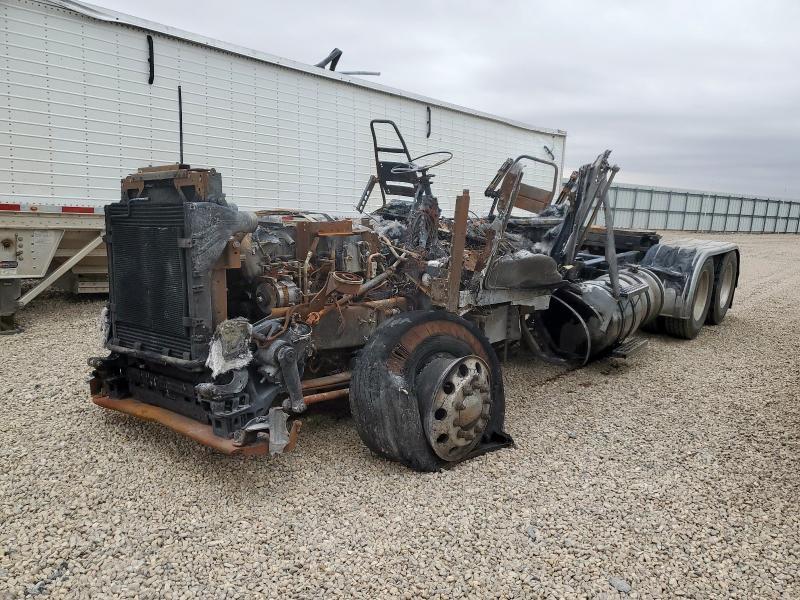 2013 Kenworth T600 Semi Truck