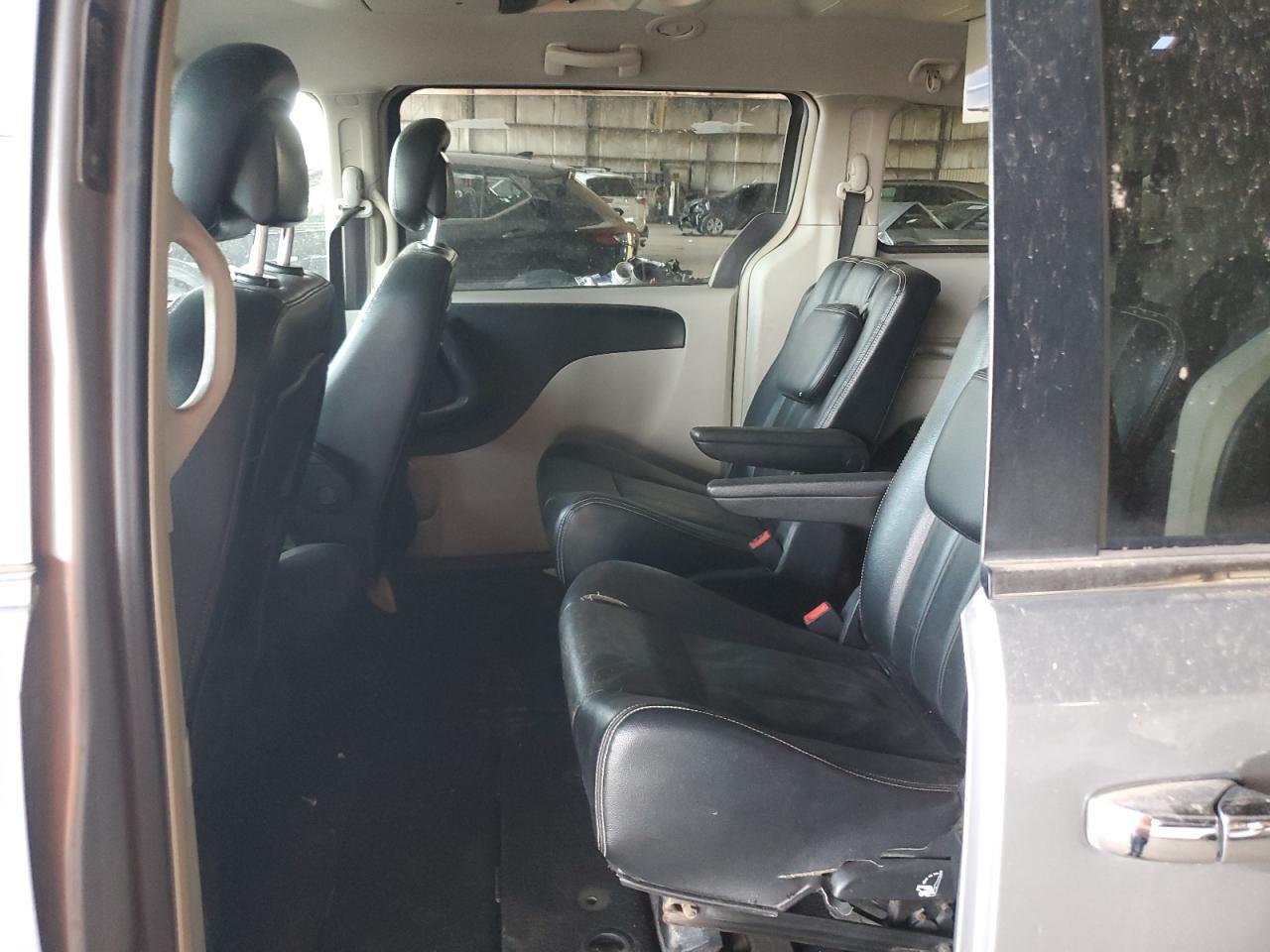 2014 Chrysler Town & Country Touring