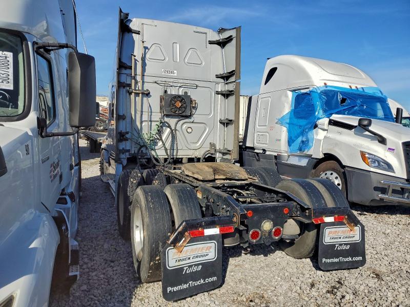 2017 Freigliner 2017 Freightliner Cascadia 125 Semi Truck