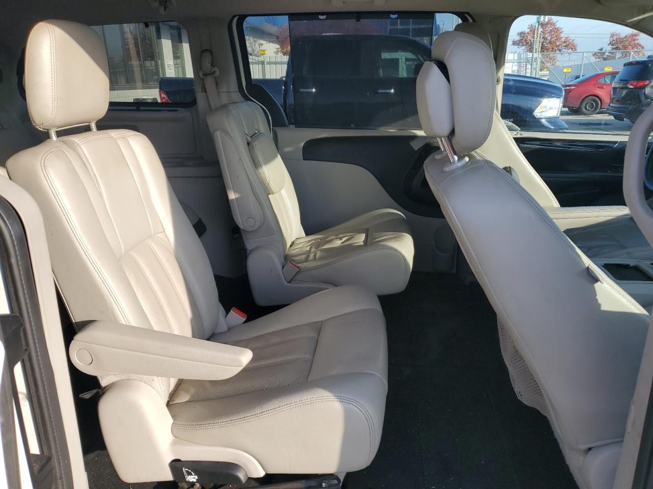 2012 Chrysler Town & Country Touring l