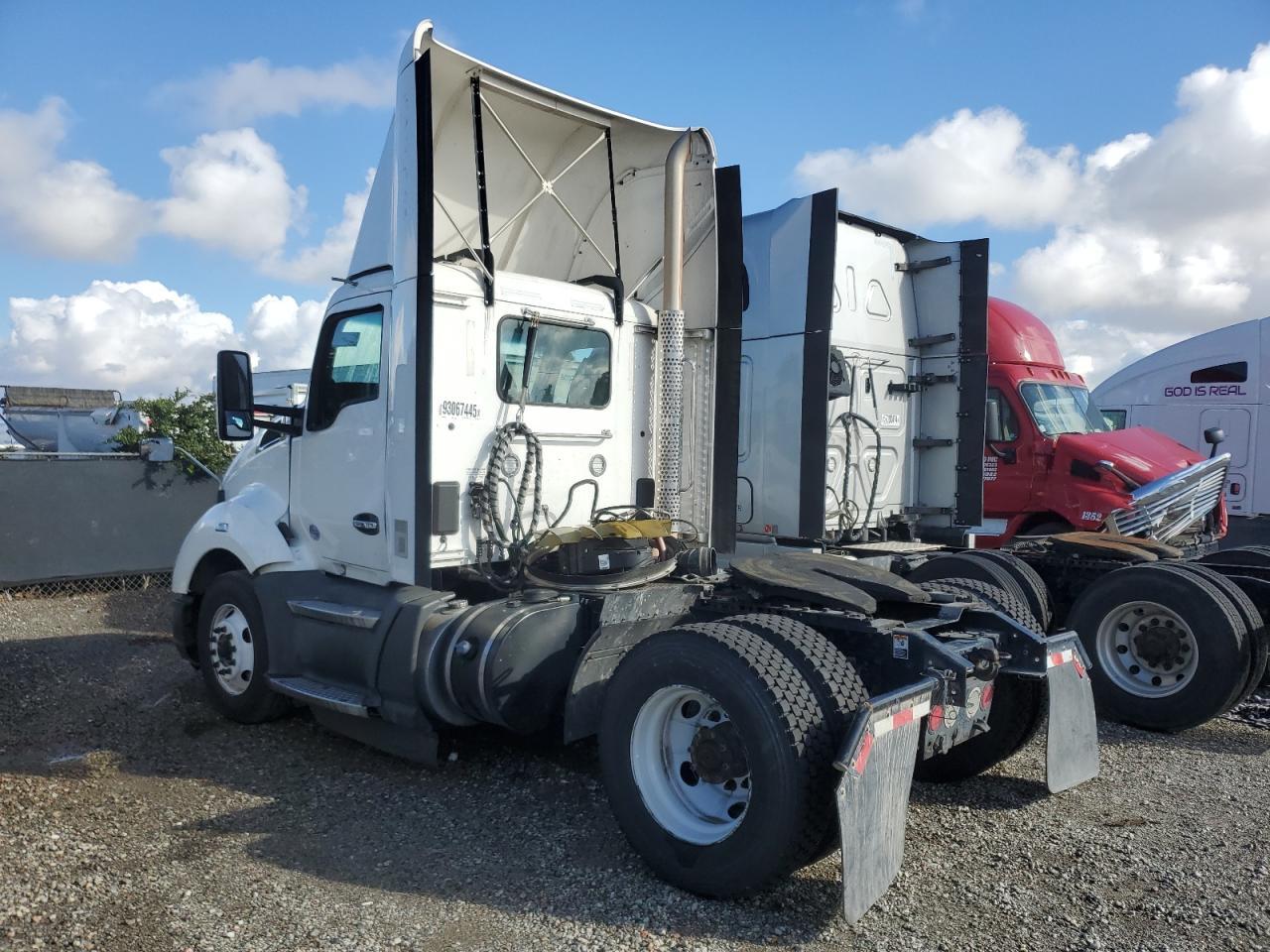 2020 Kenworth T680 Semi Truck