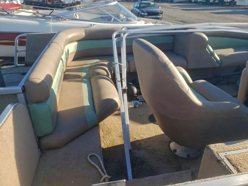 1999 Lowe Suncruiser Boat