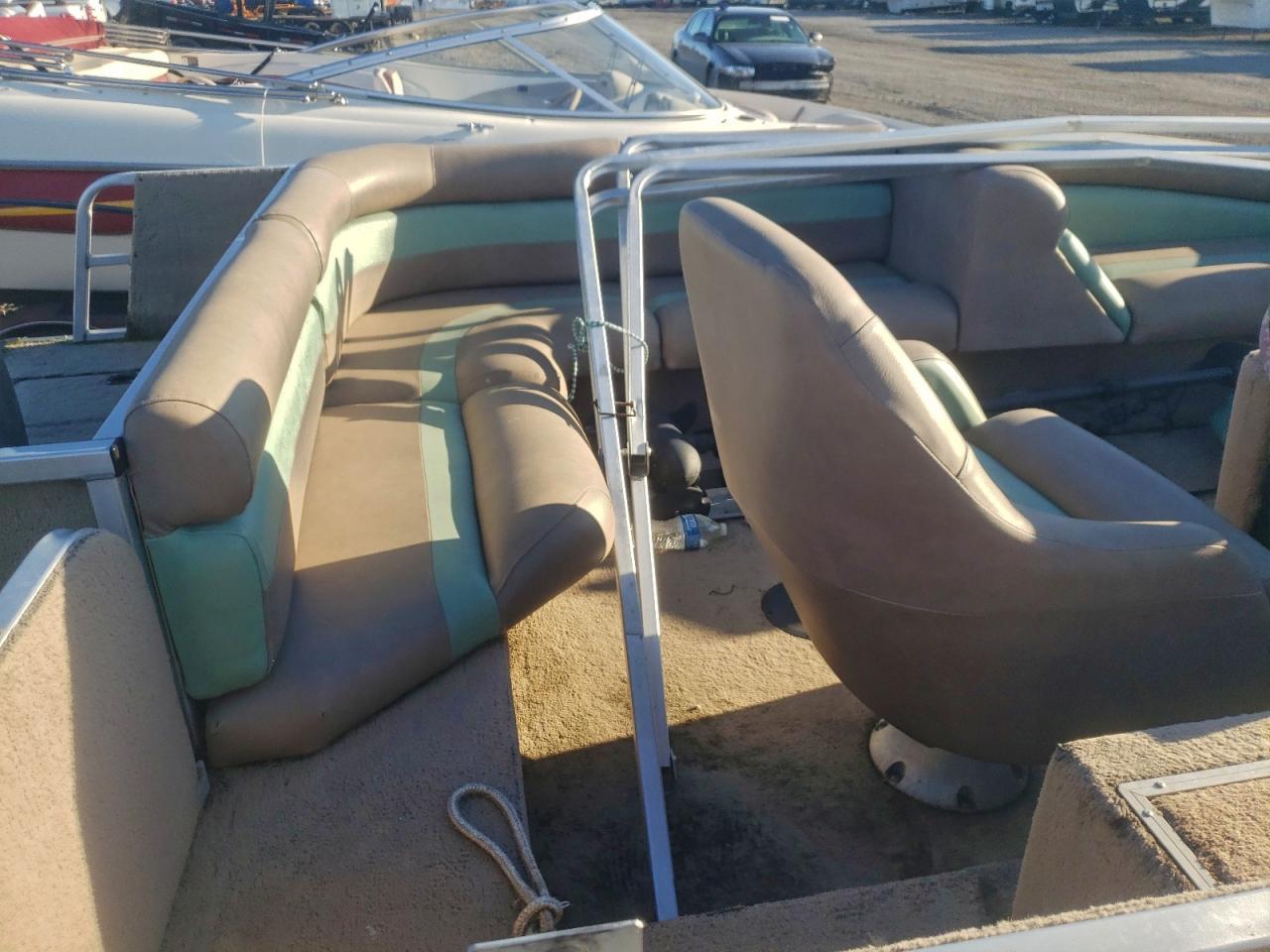 1999 Lowe Suncruiser Boat