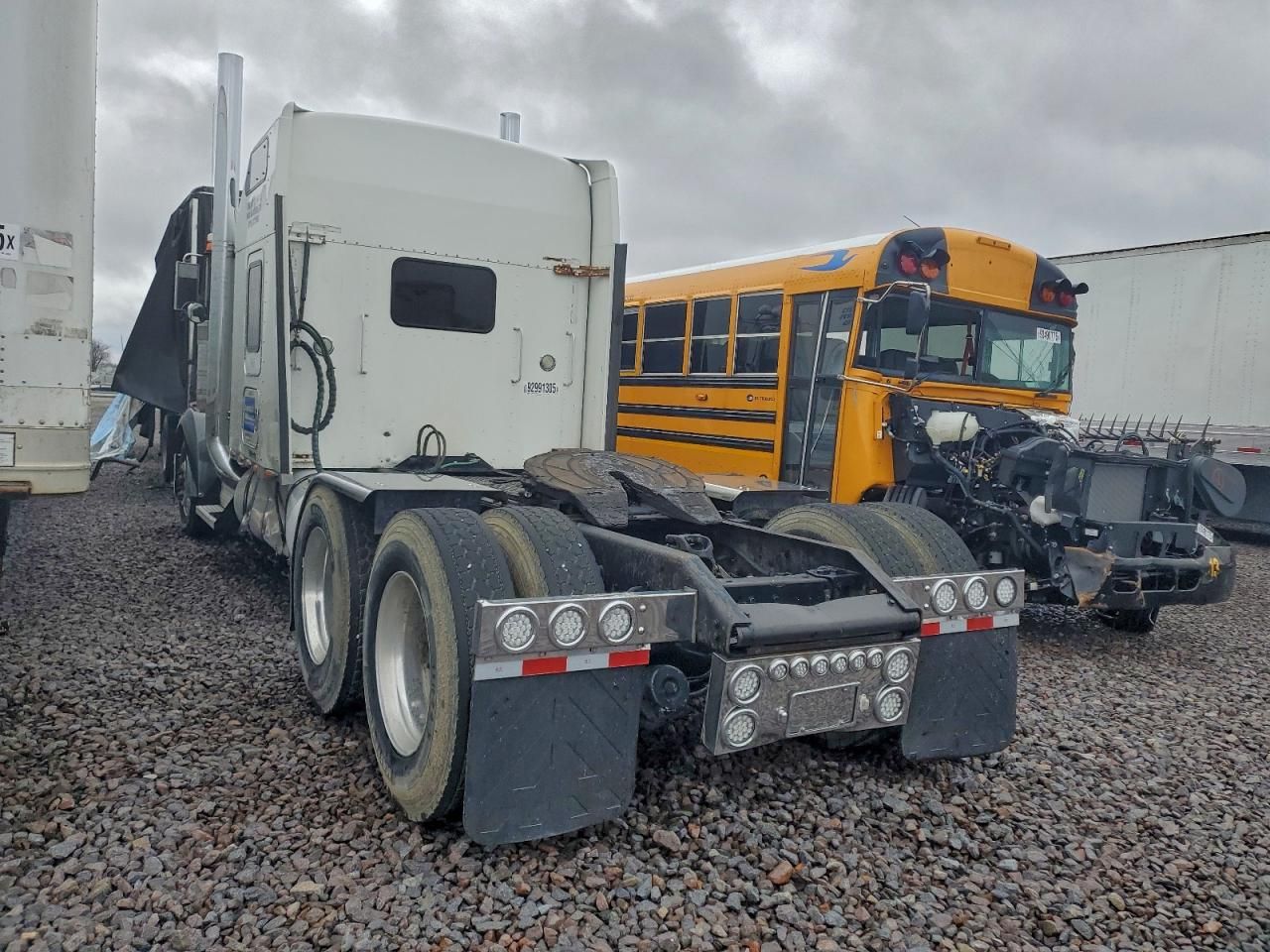 2007 Kenworth W900 Semi Truck
