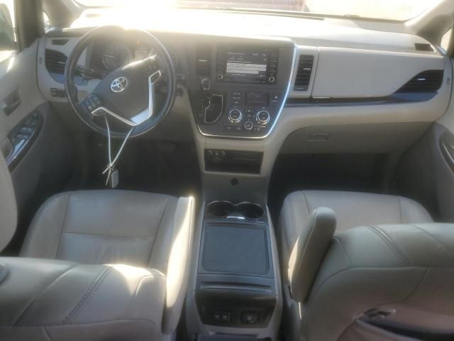 2019 Toyota Sienna xle