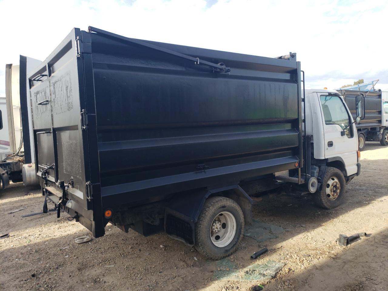 2005 Isuzu NPR