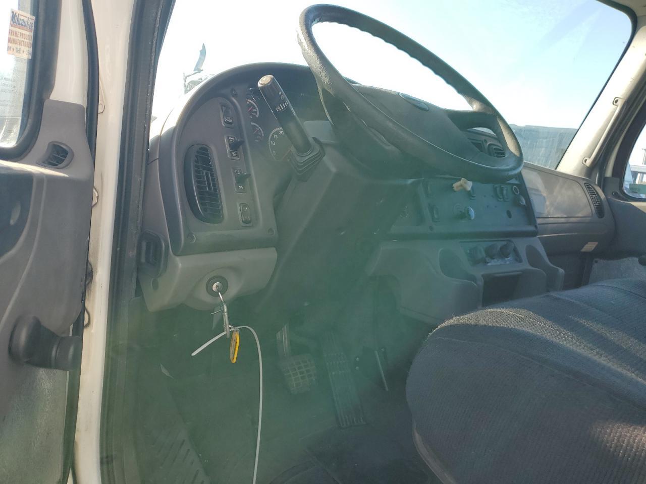2014 Freightliner Business Class M2 BOX Truck
