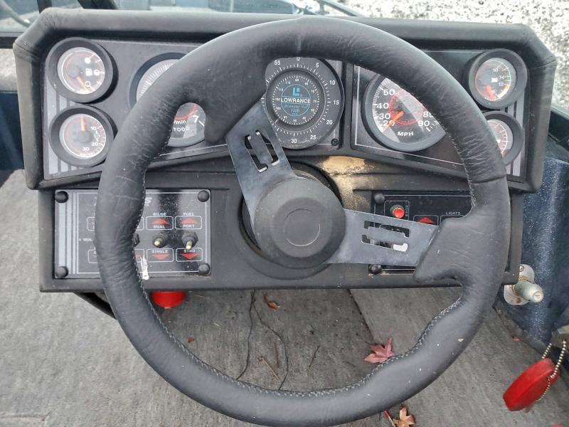 1991 Stratos Boat