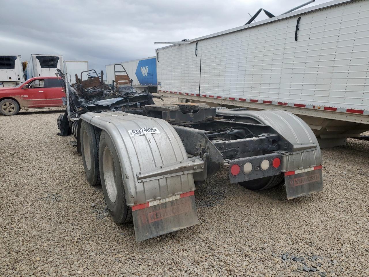 2013 Kenworth T600 Semi Truck