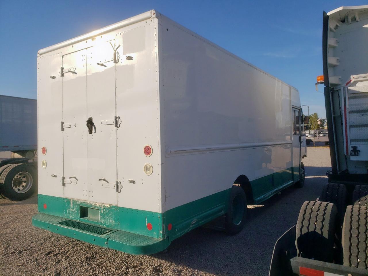 2015 Freightliner MT45 Delivery Truck