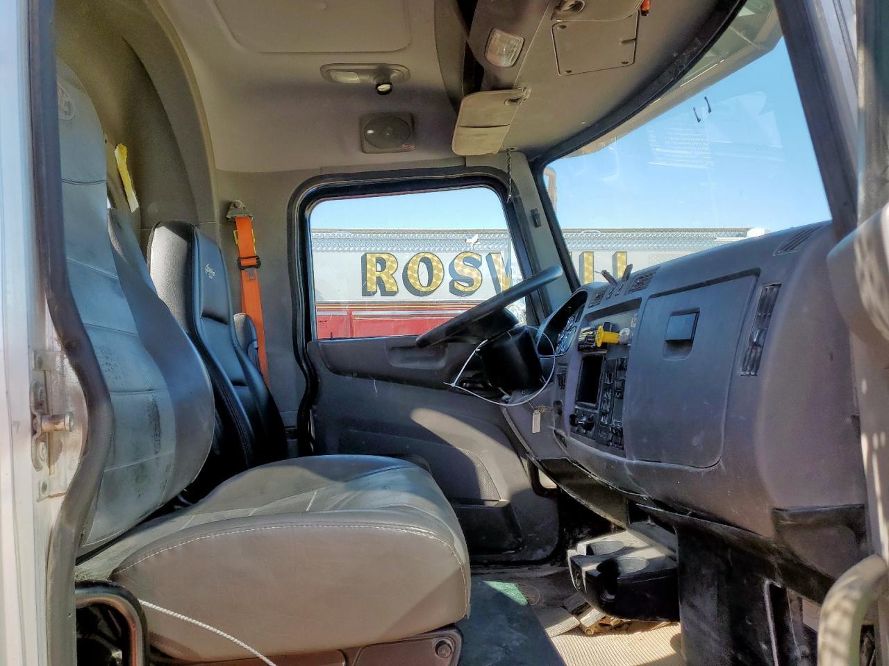 2015 Peterbilt 348 OIL Distributor Truck