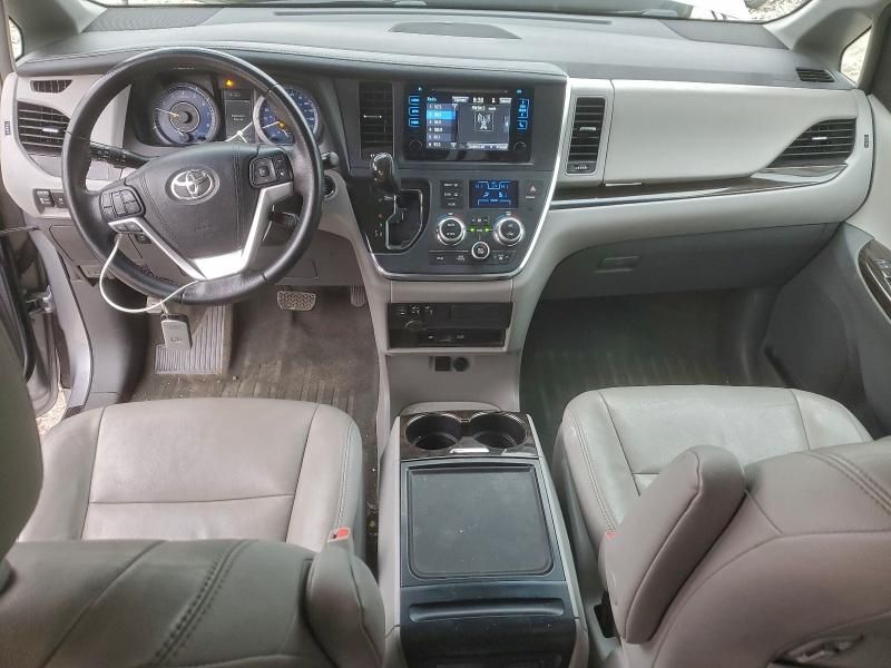 2017 Toyota Sienna xle