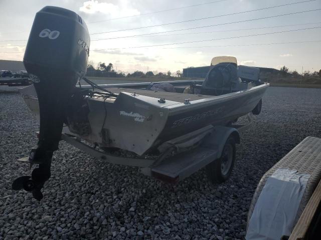 2000 Tracker Boat