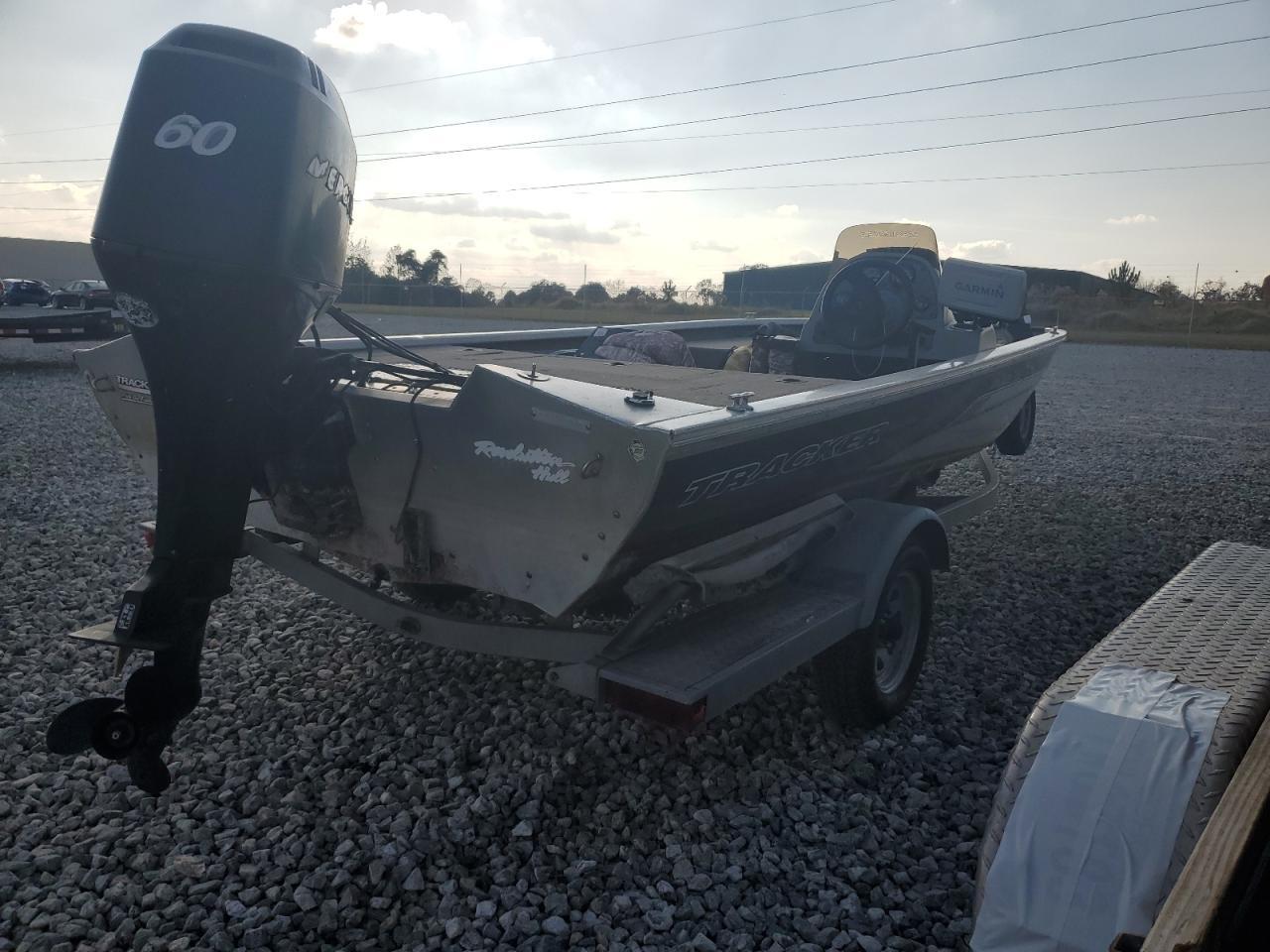 2000 Tracker Boat