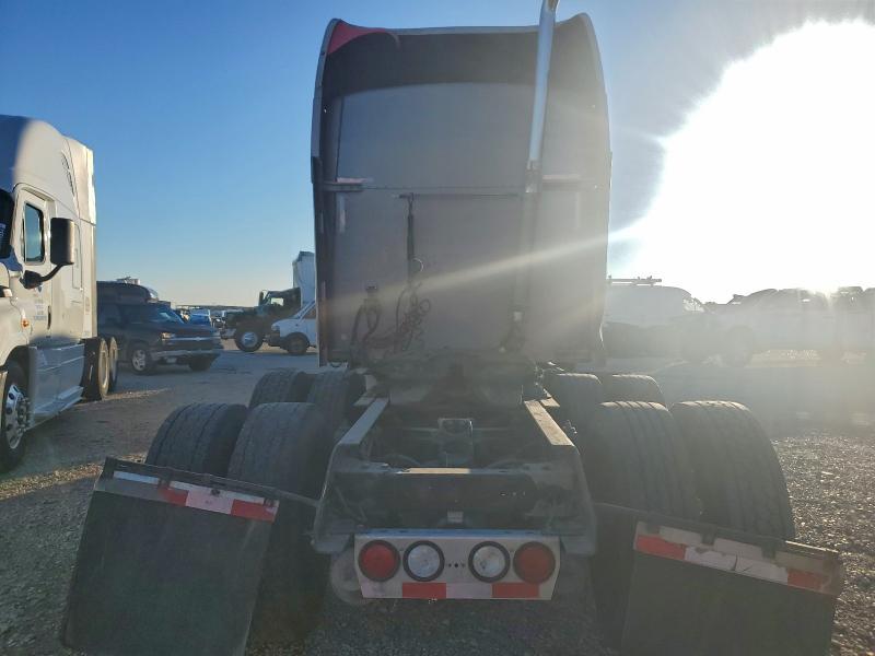 2005 Kenworth T600 Semi Truck