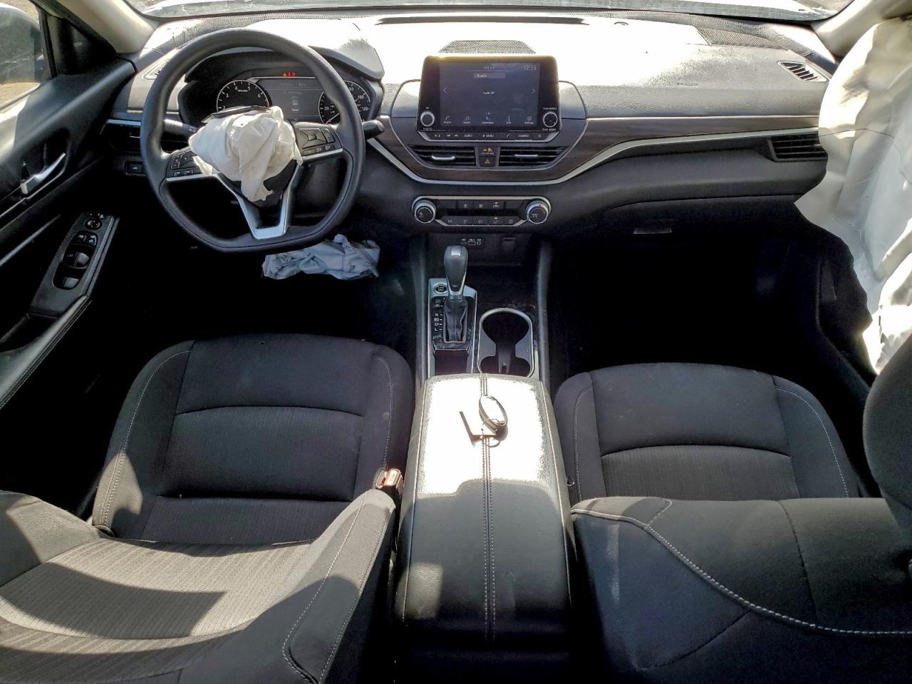 2024 Nissan Altima sv
