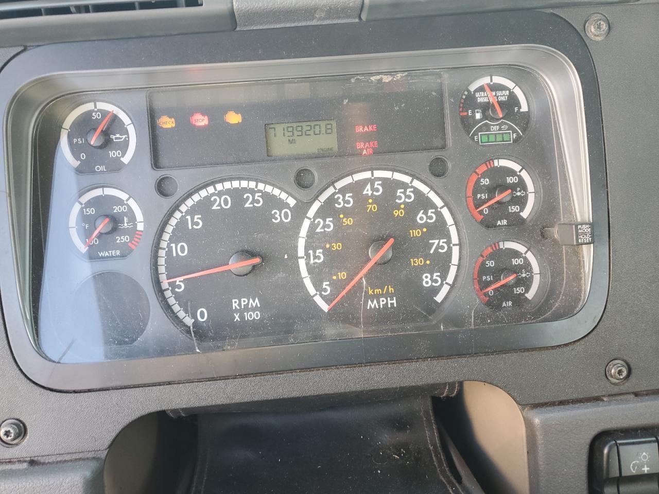 2015 Freightliner Cascadia Semi Truck