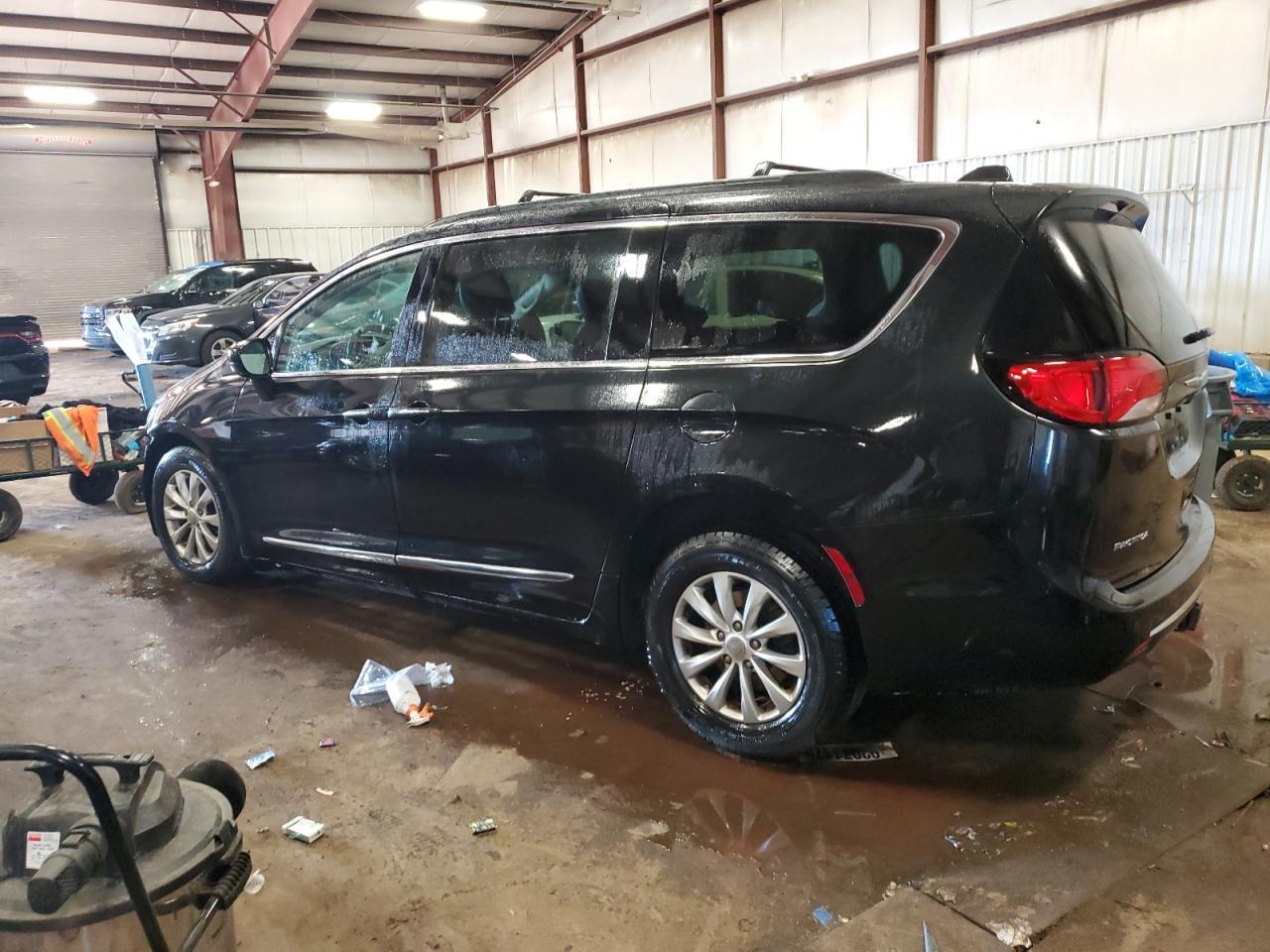 2017 Chrysler Pacifica Touring l