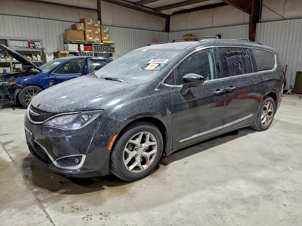 2017 Chrysler Pacifica Touring l