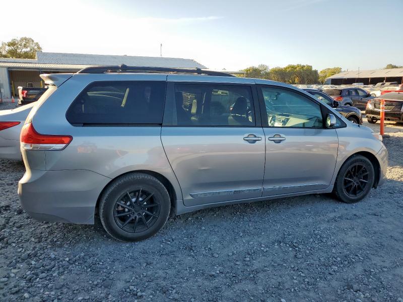 2013 Toyota Sienna xle