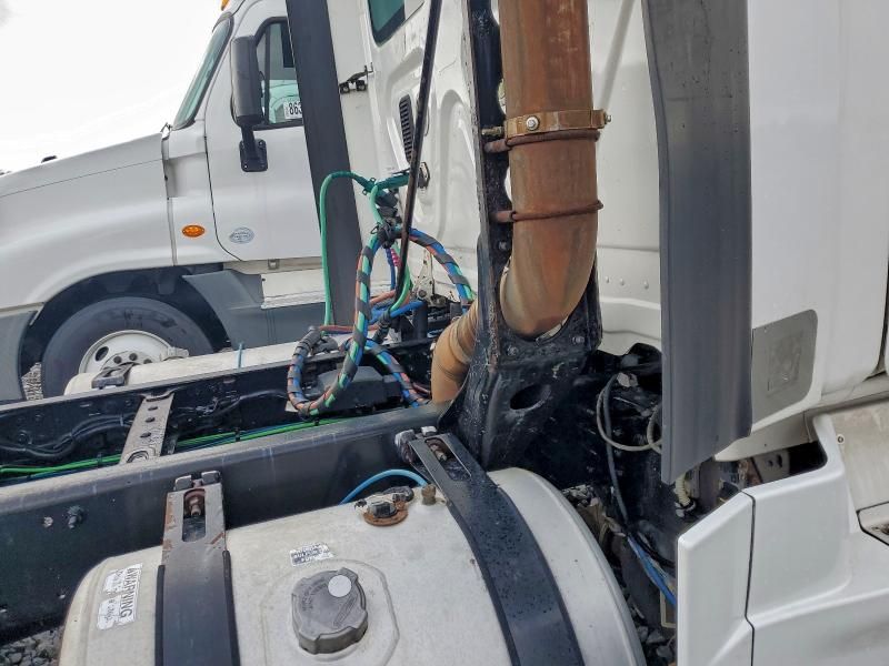 2014 Freightliner Cascadia Semi Truck
