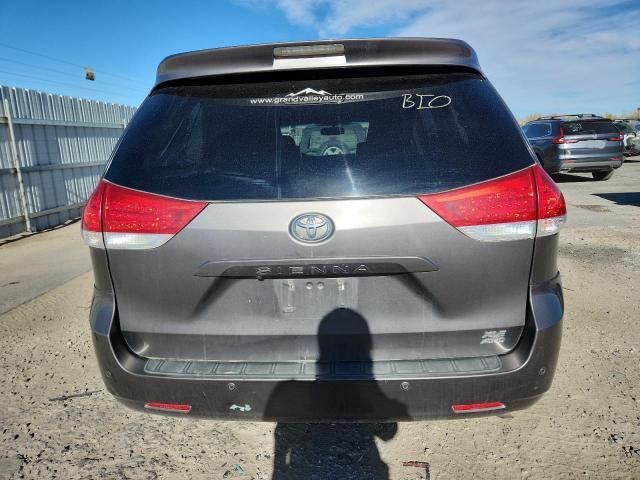 2011 Toyota Sienna xle