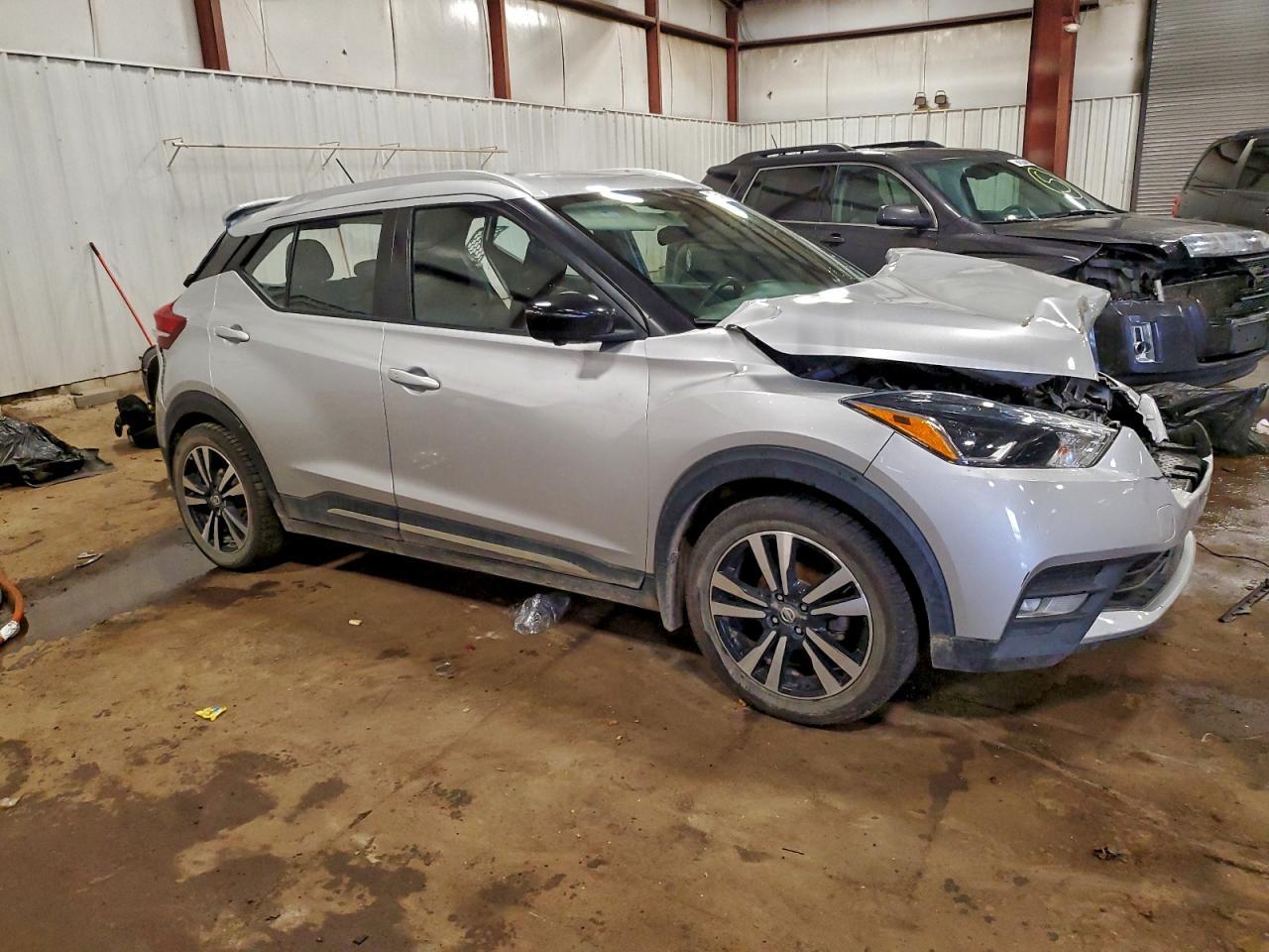 2020 Nissan Kicks sr