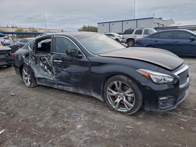 2017 Infiniti Q70 3.7