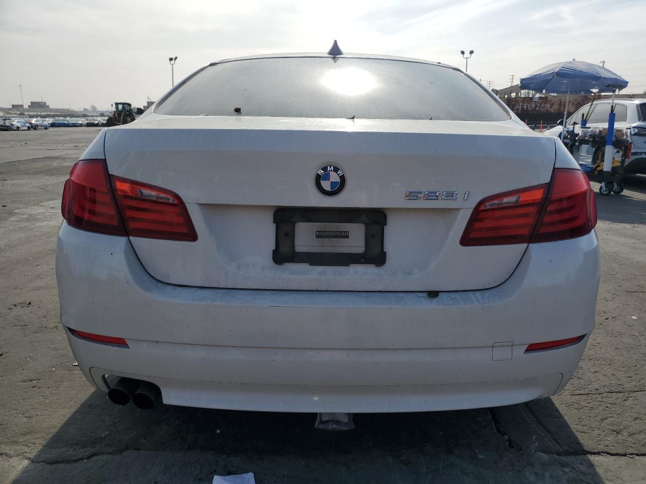 2011 BMW 528 i