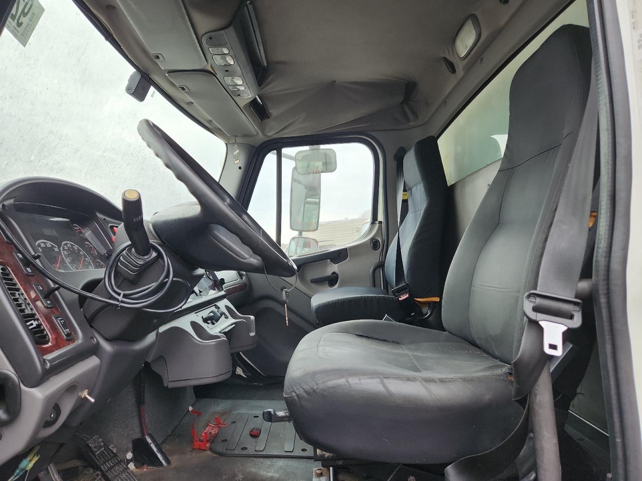 2013 Freightliner Business Class M2 BOX Truck