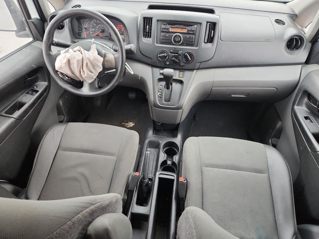 2014 Niss Nv200 2.5s