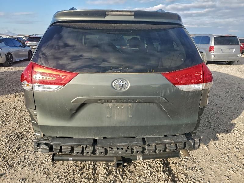 2011 Toyota Sienna le