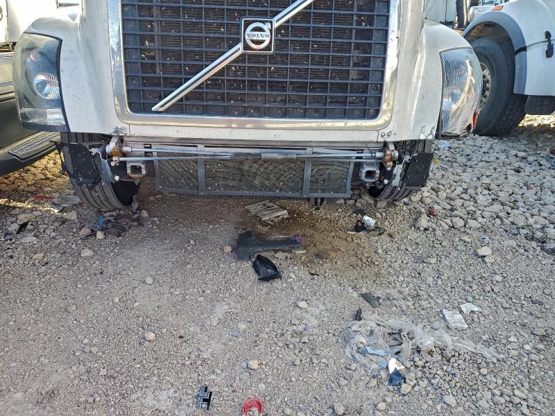 2015 Volvo VNL Semi Truck