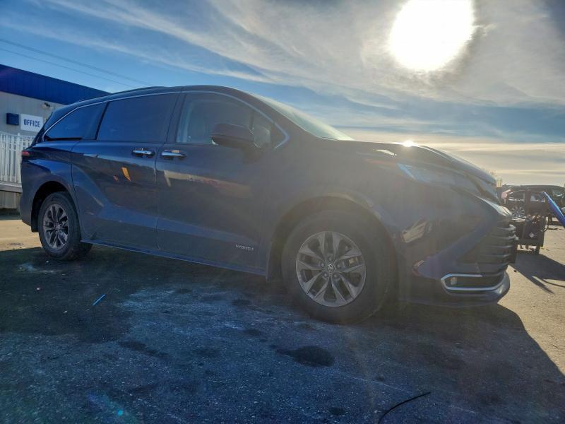 2021 Toyota Sienna xle