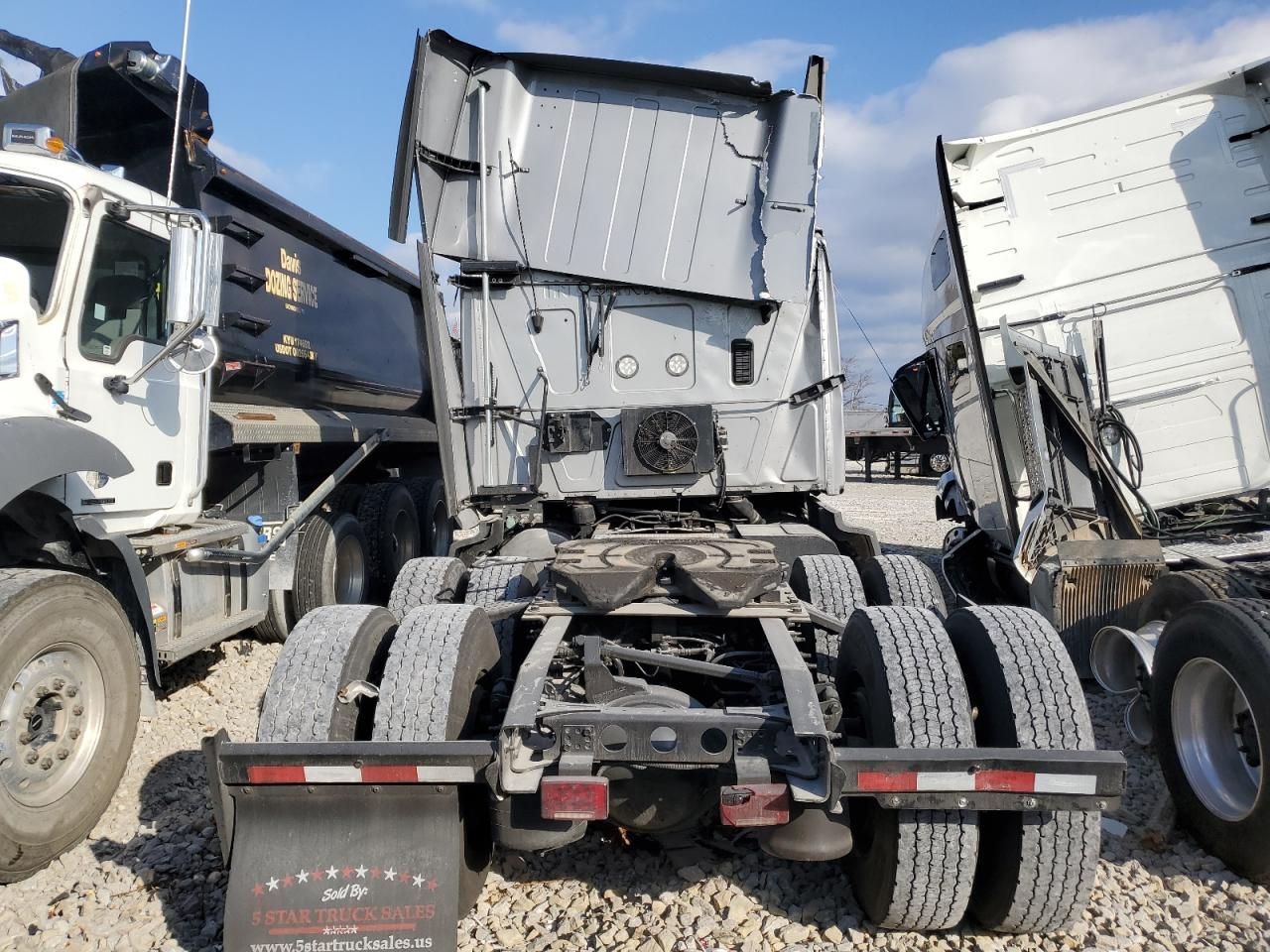 2022 International LT625