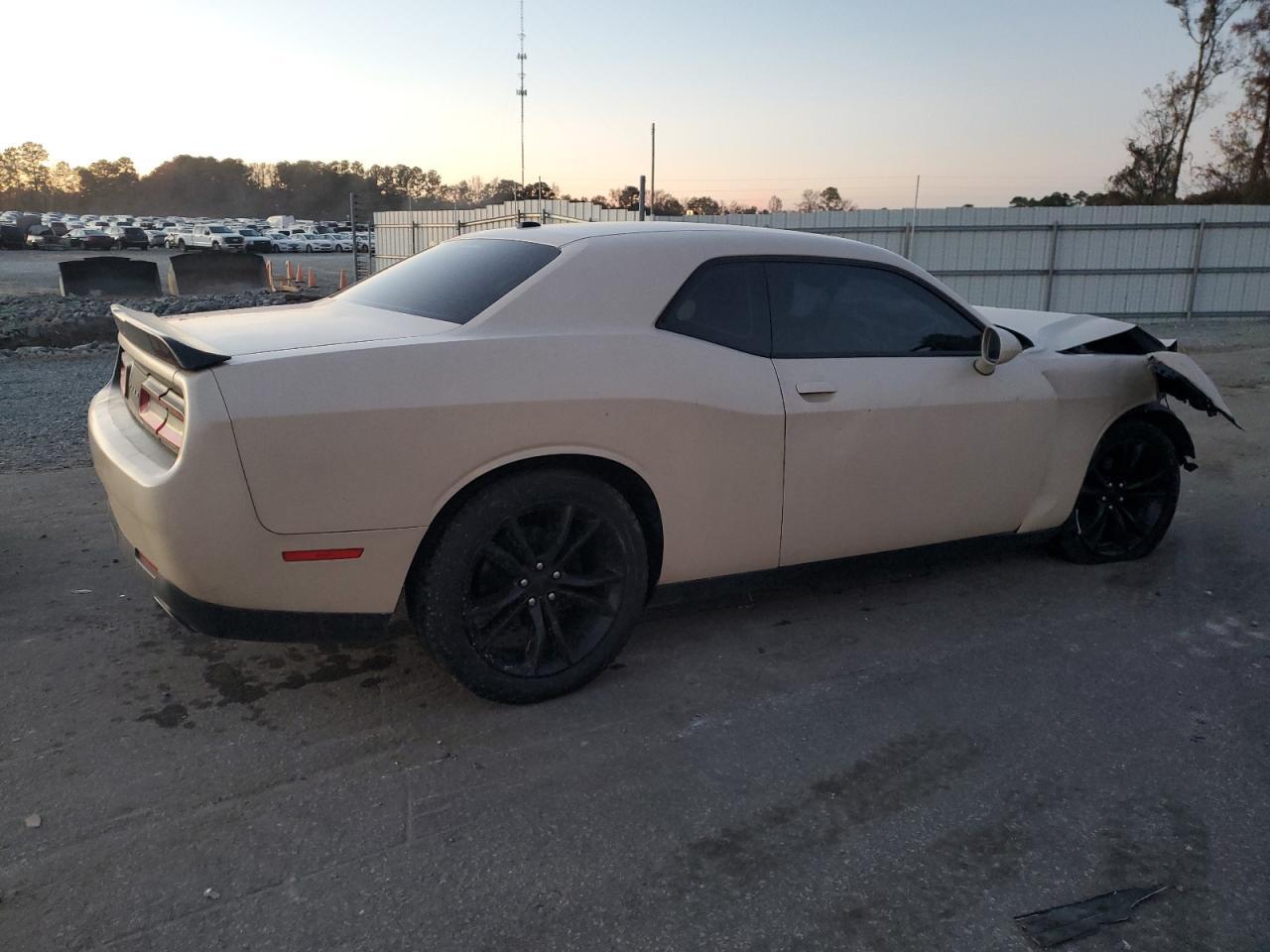 2016 Dodge Challenger sxt