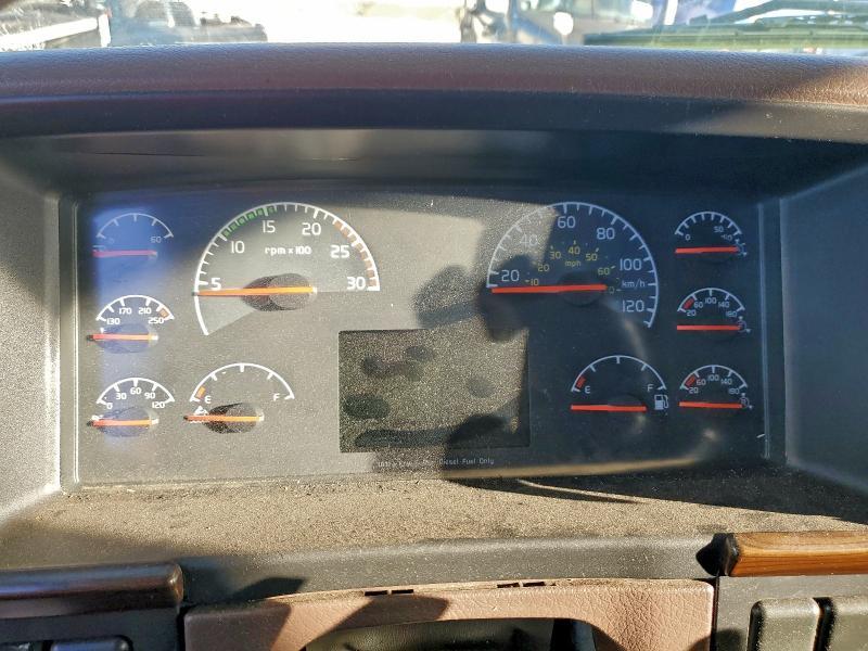 2015 Volvo VNL Semi Truck