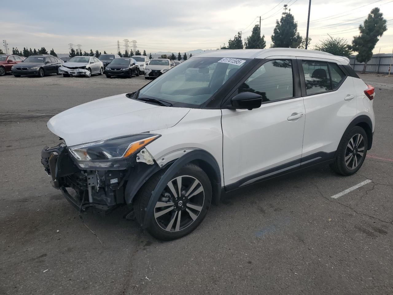 2020 Nissan Kicks sr
