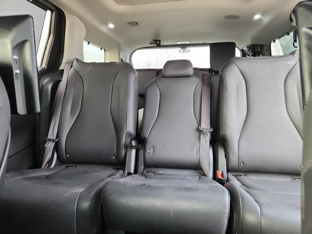2025 KIA Carnival sx