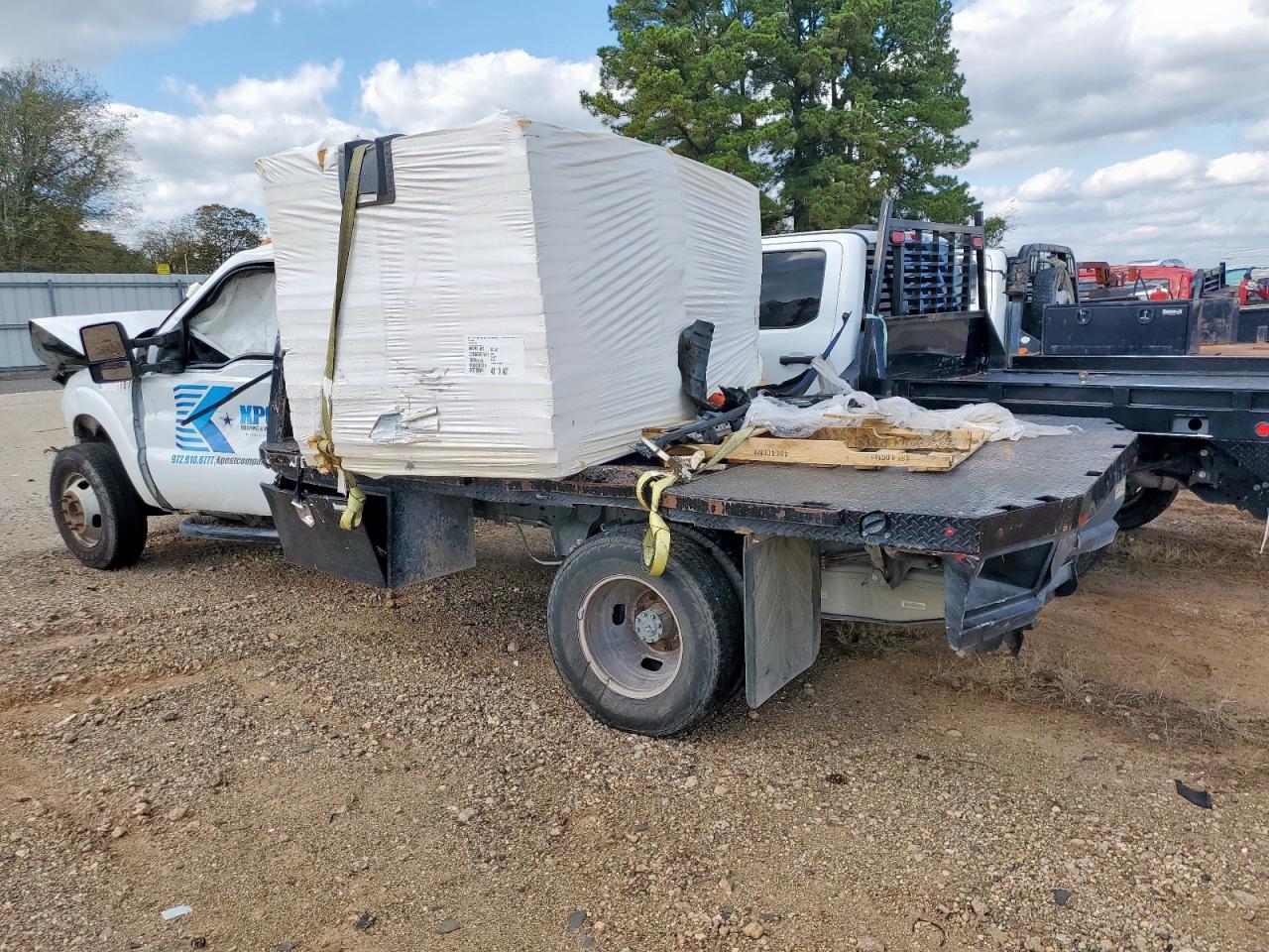 2016 Ford F350 Super Duty Flatbed Truck
