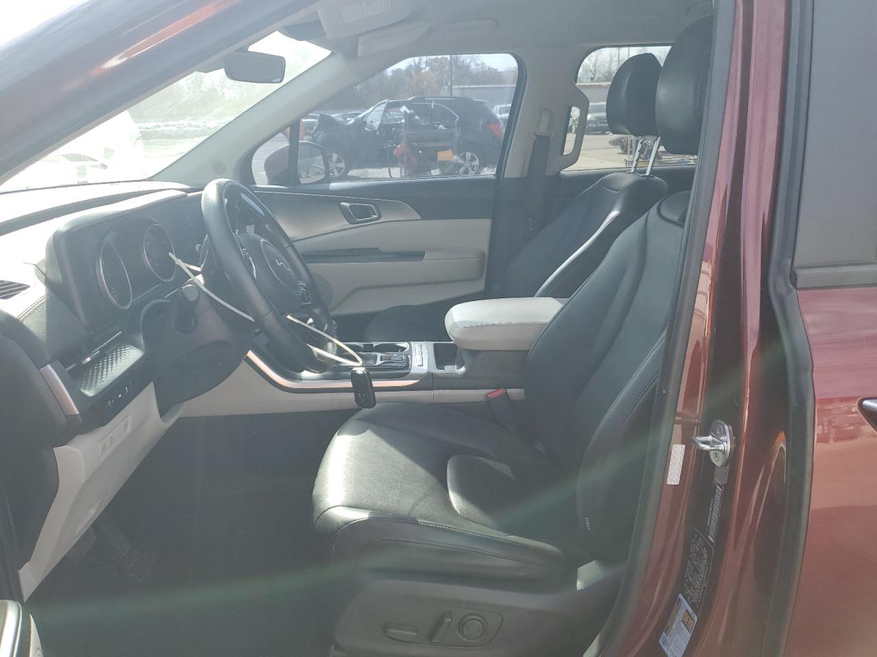 2022 KIA Carnival lx