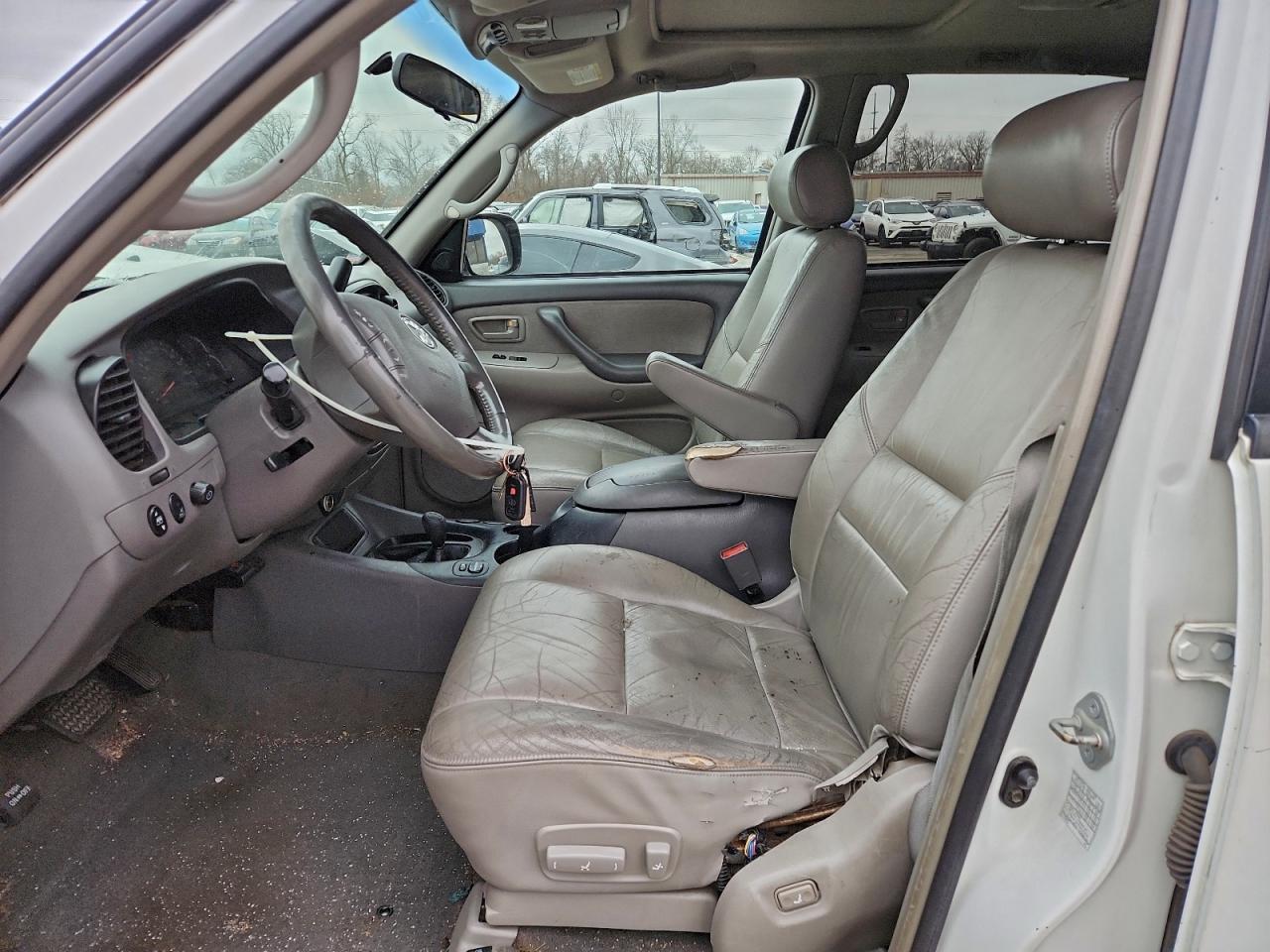2004 Toyota Sequoia SR5