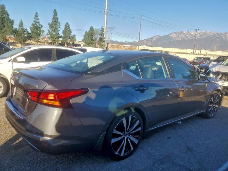 2022 Nissan Altima sr