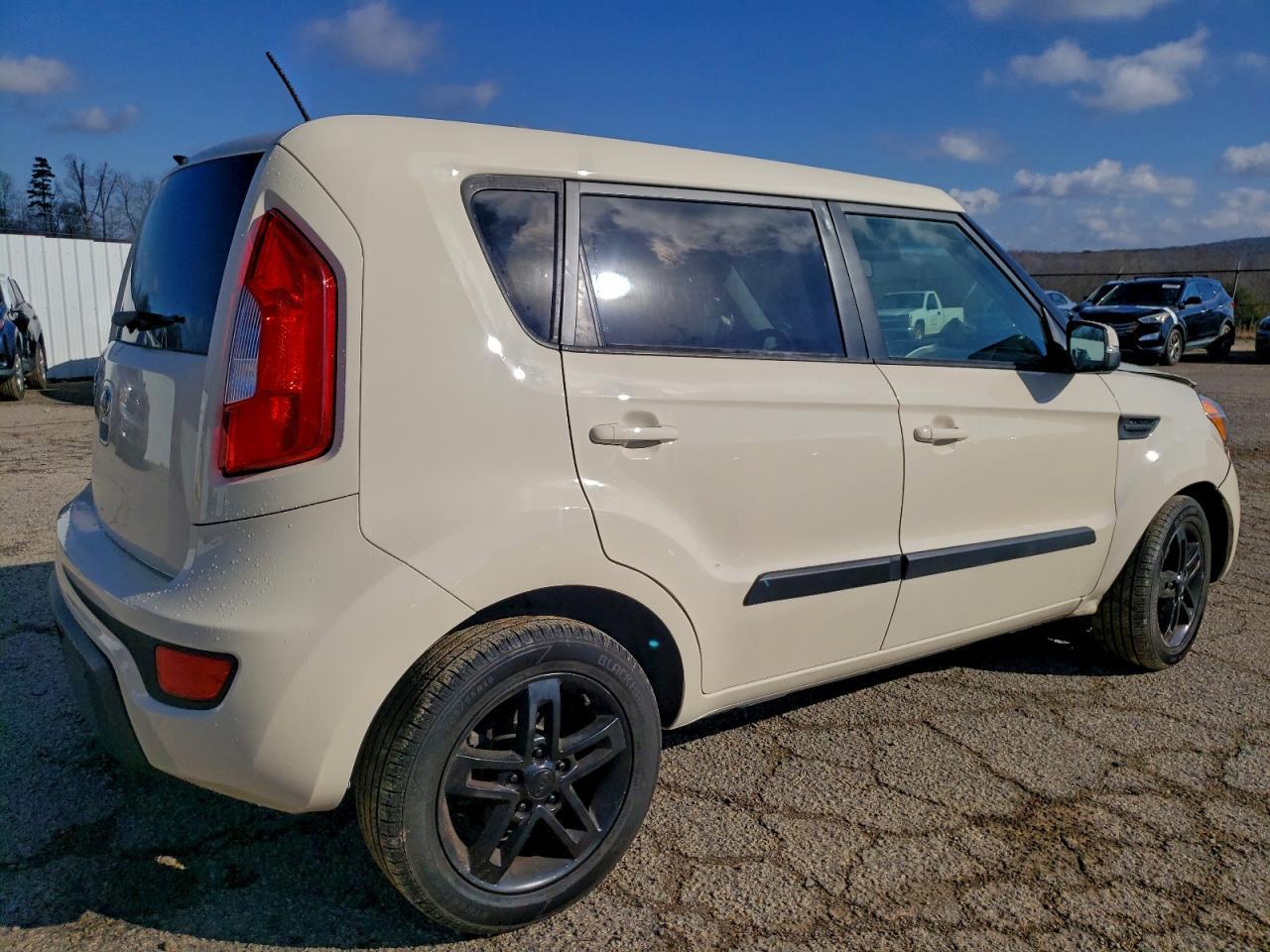 2013 KIA Soul +