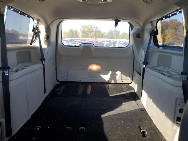 2013 Chrysler Town & Country Touring l