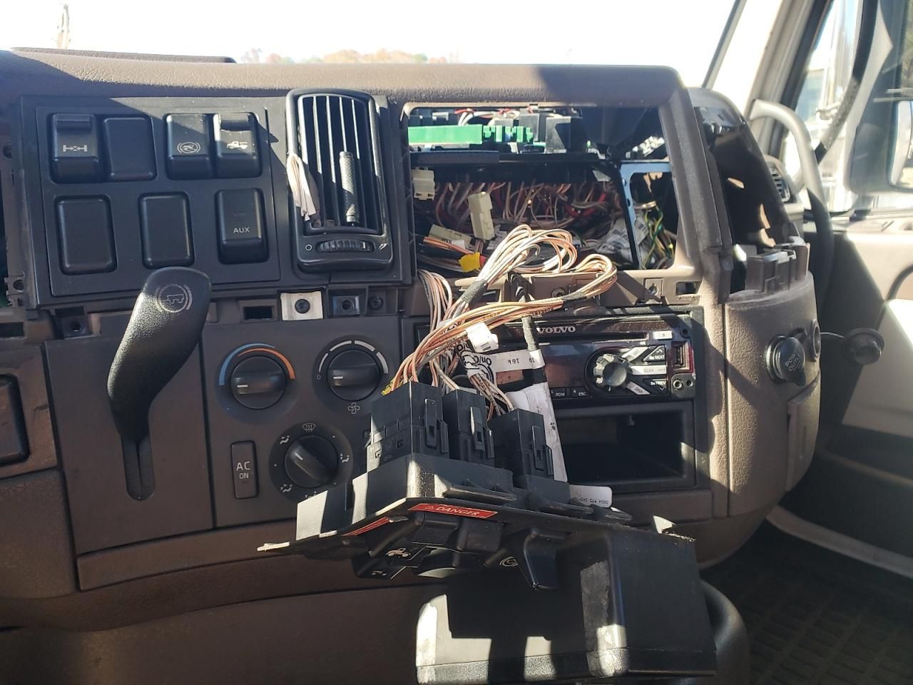 2017 Volvo VNL Semi Truck